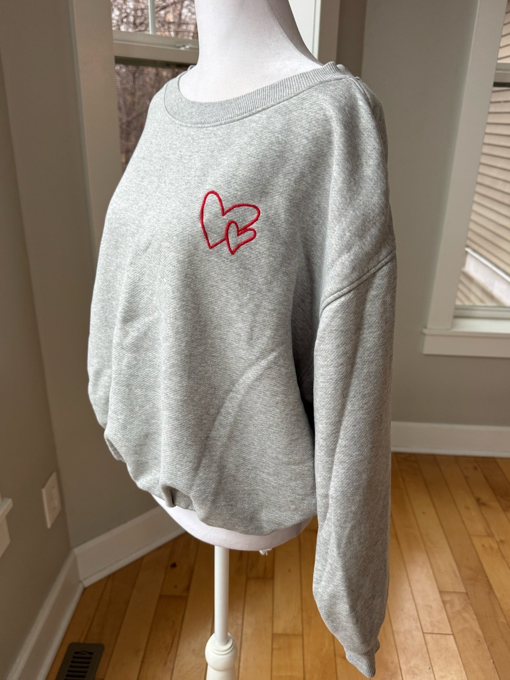 Universal Thread Gray Embroidered Heart Bubble Hem Cropped Crewneck Sweatshirt L